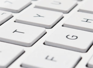 白色鍵盤激光打標(biāo)刻字