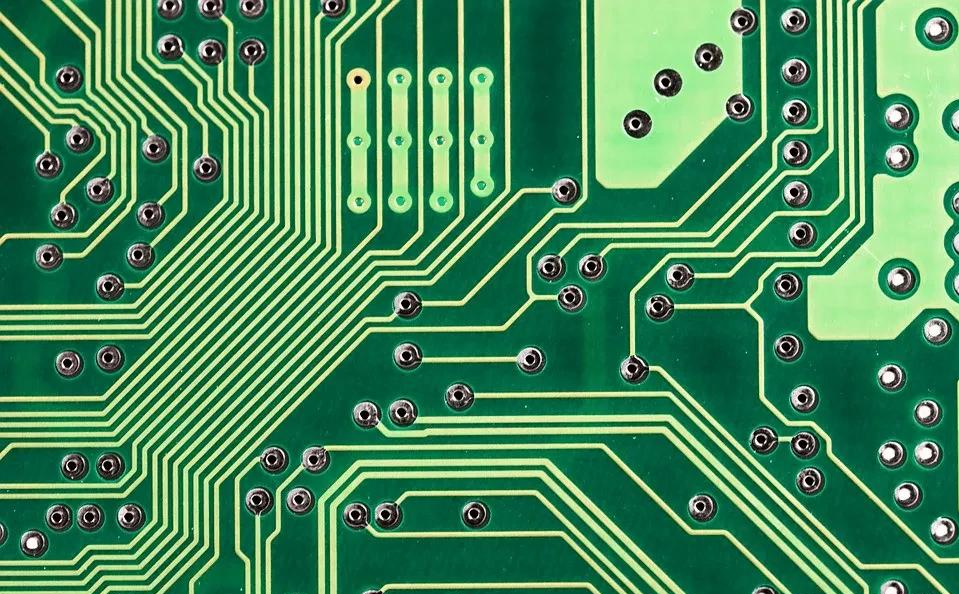PCB激光標(biāo)刻在線路板行業(yè)中應(yīng)用的優(yōu)勢(shì)分析
