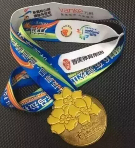 以莞香花設(shè)計(jì)的莞馬獎(jiǎng)牌-大族粵銘激光