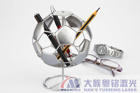 激光切割創意不銹鋼足球筆筒