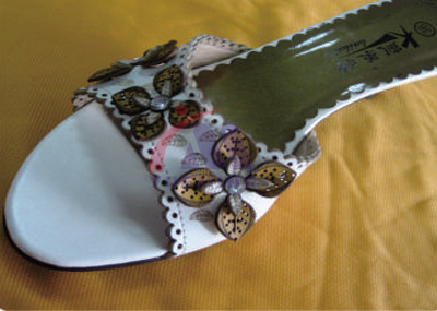 <a href=http://m.buybuynyhome.com/chanpin/78.html target=_blank class=infotextkey>皮料激光切割</a>.jpg